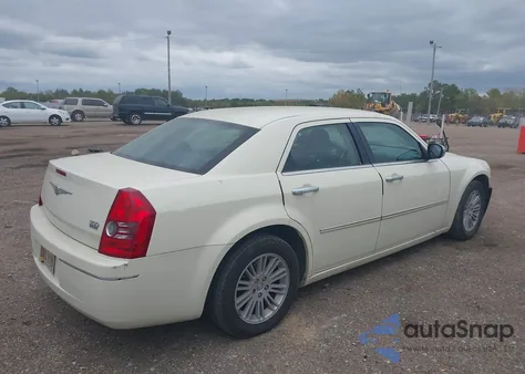 2010 Chrysler 300 Touring z USA, uszkodzony, nr VIN 2C3CA4CD7AH198657
